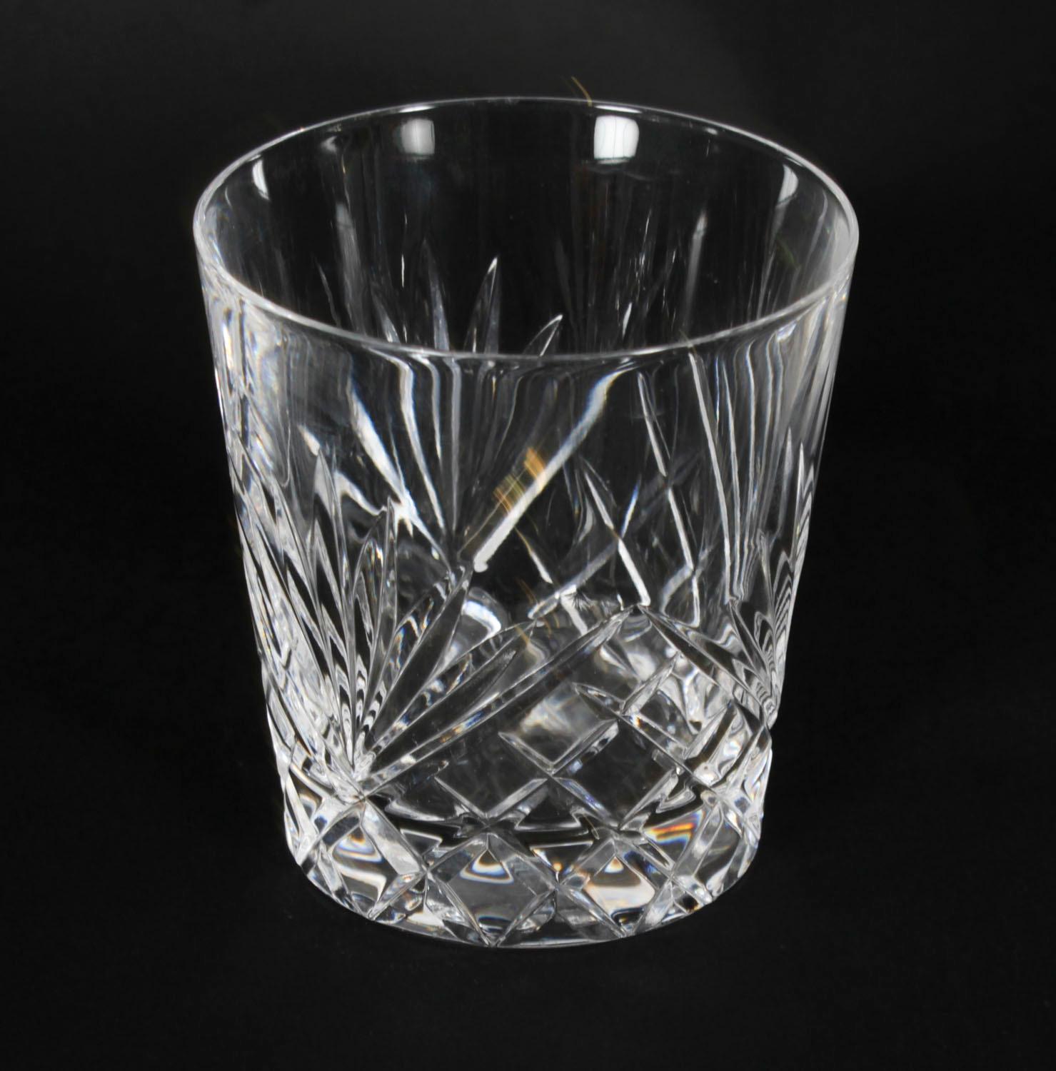 Antico decanter a fiamma intarsiata in mogano con tre cristalli Tantalus XIX secolo in vendita 7