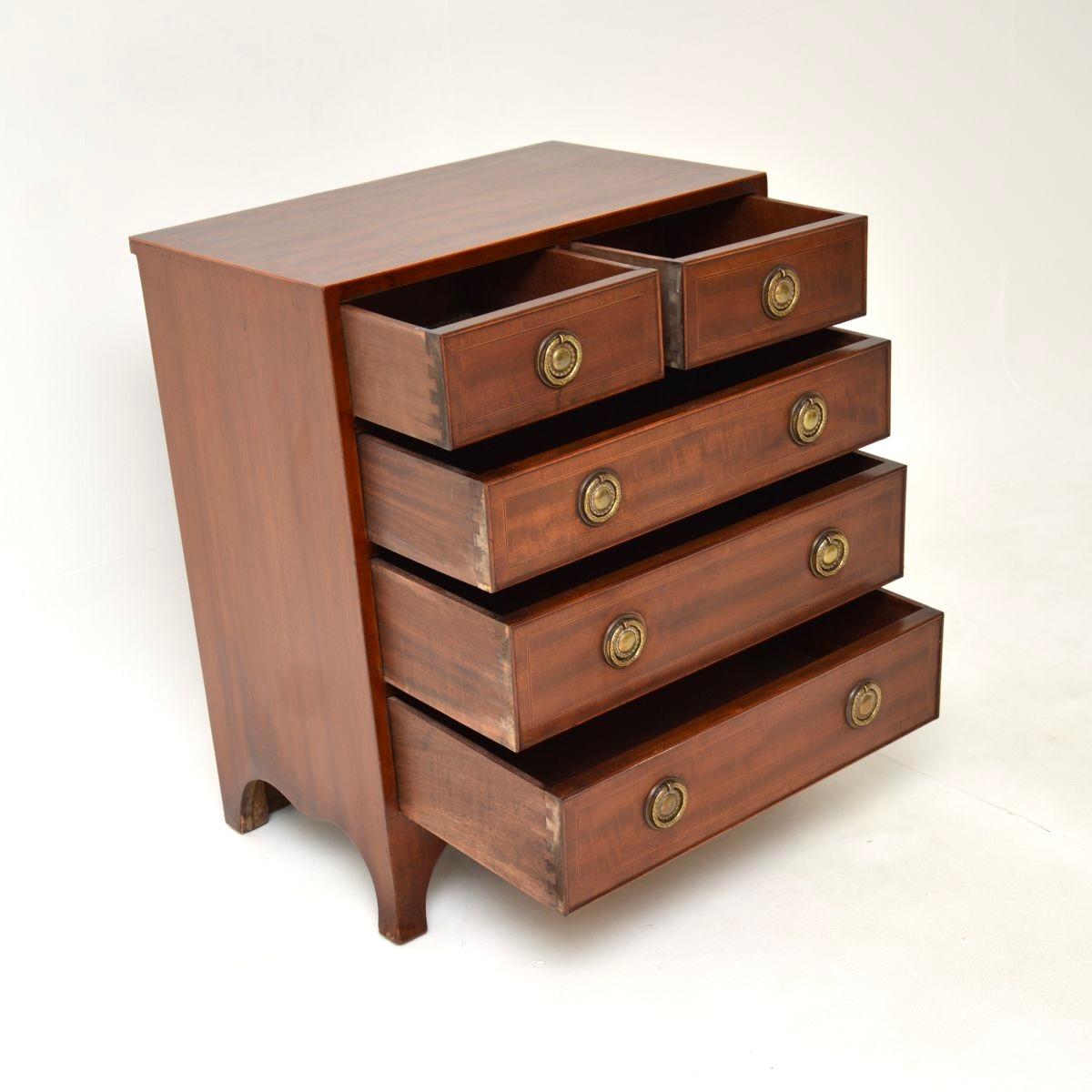 Antico cassettone intarsiato in stile georgiano In condizioni buone in vendita a London, GB