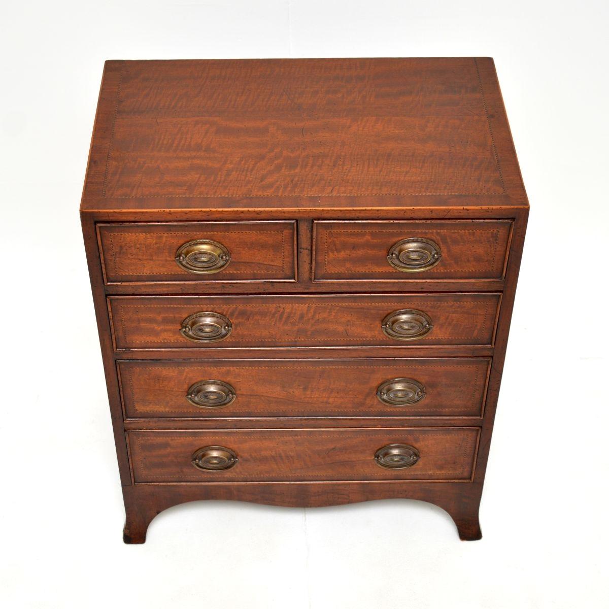 Antico cassettone intarsiato in stile georgiano In condizioni buone in vendita a London, GB