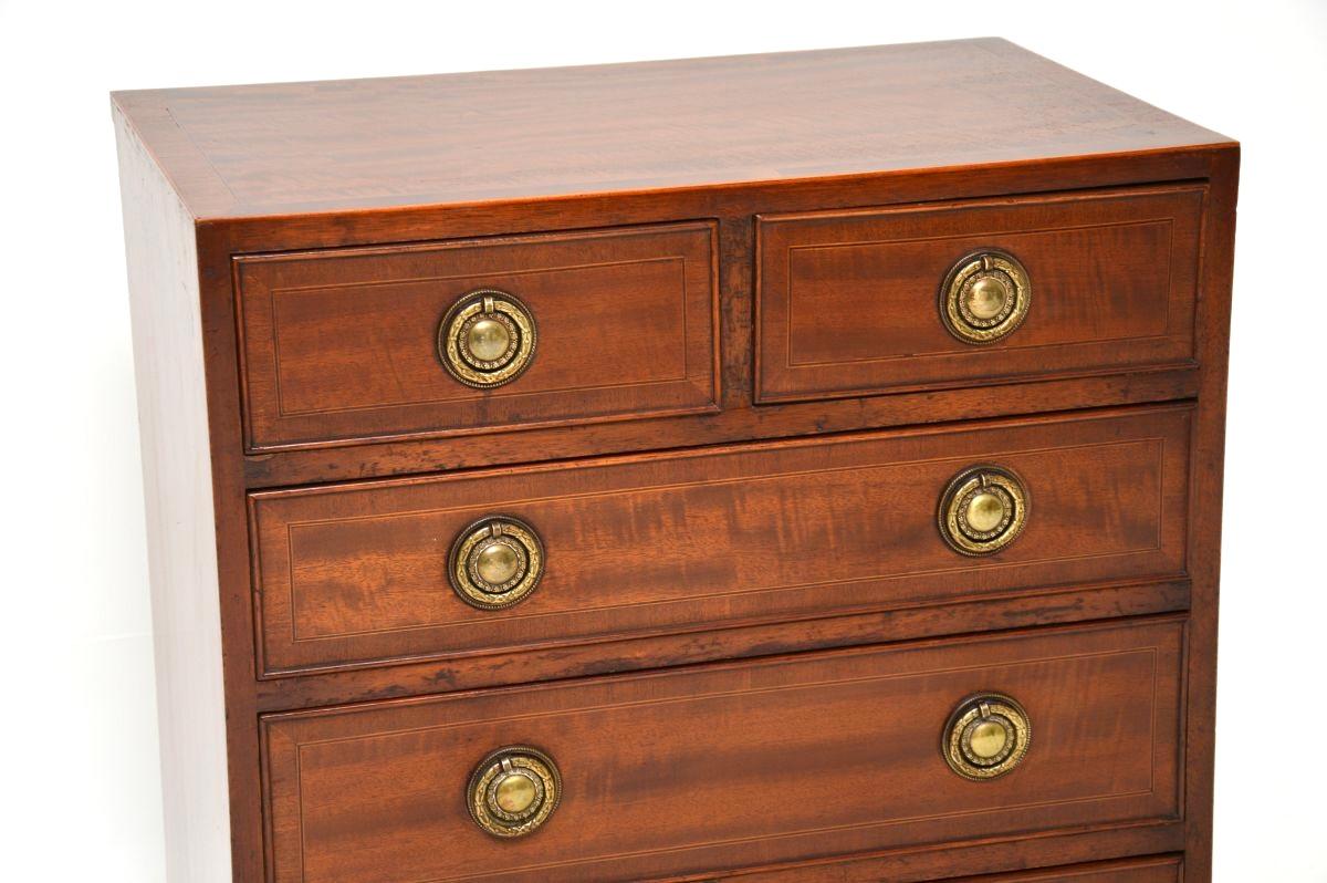 Antico cassettone intarsiato in stile georgiano in vendita 1