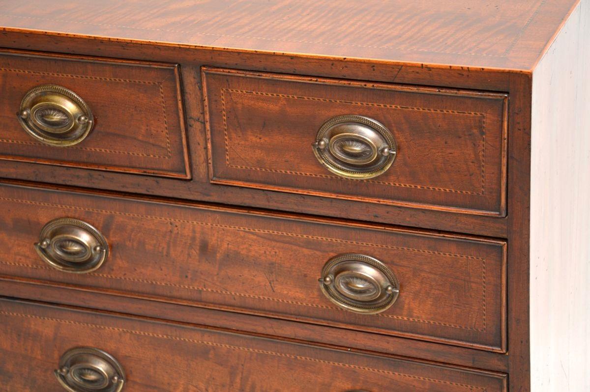 Antico cassettone intarsiato in stile georgiano in vendita 1