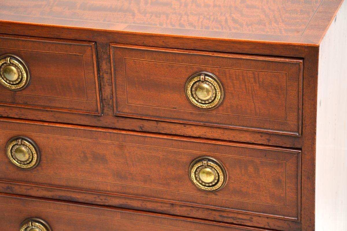 Antico cassettone intarsiato in stile georgiano in vendita 2