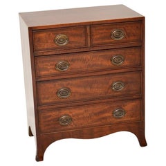 Commodes and Chests of Drawers