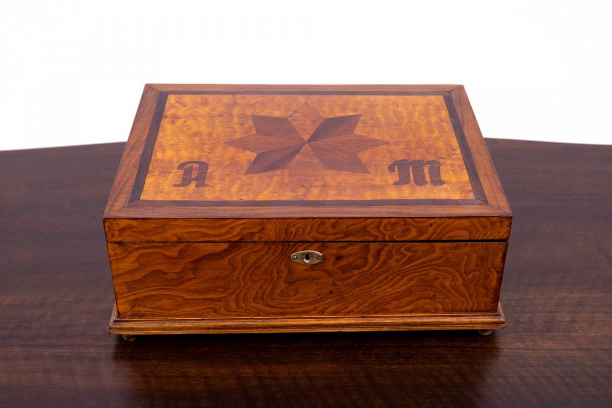 Boîte à bijoux antique avec mongram AM, Scandinavie, début du XXe siècle. Bon état - En vente à Chorzów, PL