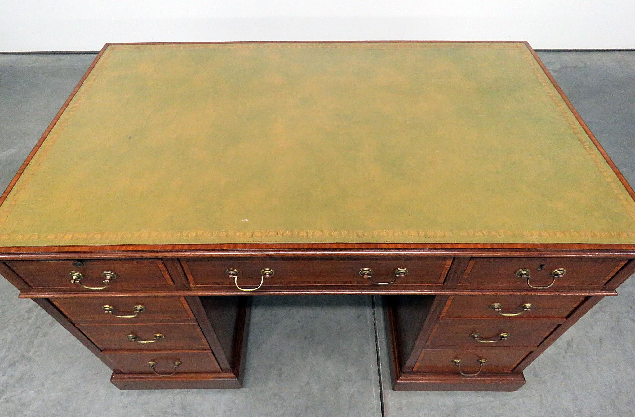 Antique Inlaid Leather Top Desk In Good Condition In Swedesboro, NJ