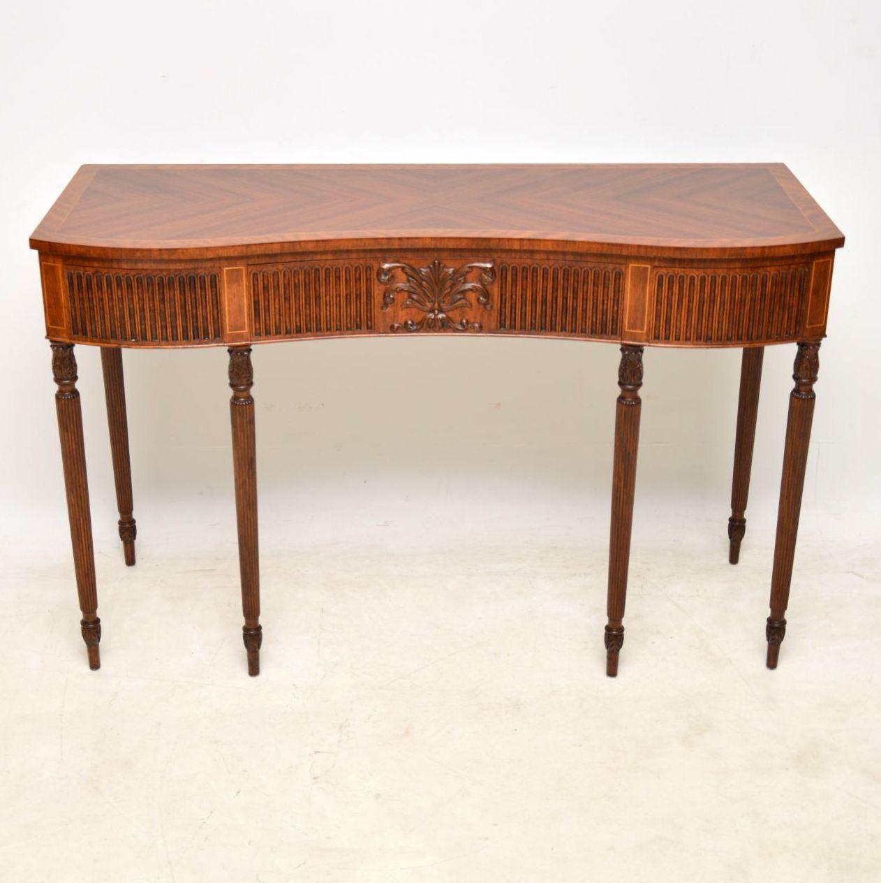 Very long antique mahogany and kingwood console or server table, with an inverted serpentine shaped front. It's in excellent condition having just been polished and I would date it to around the 1930s period. This table is a very impressive piece of
