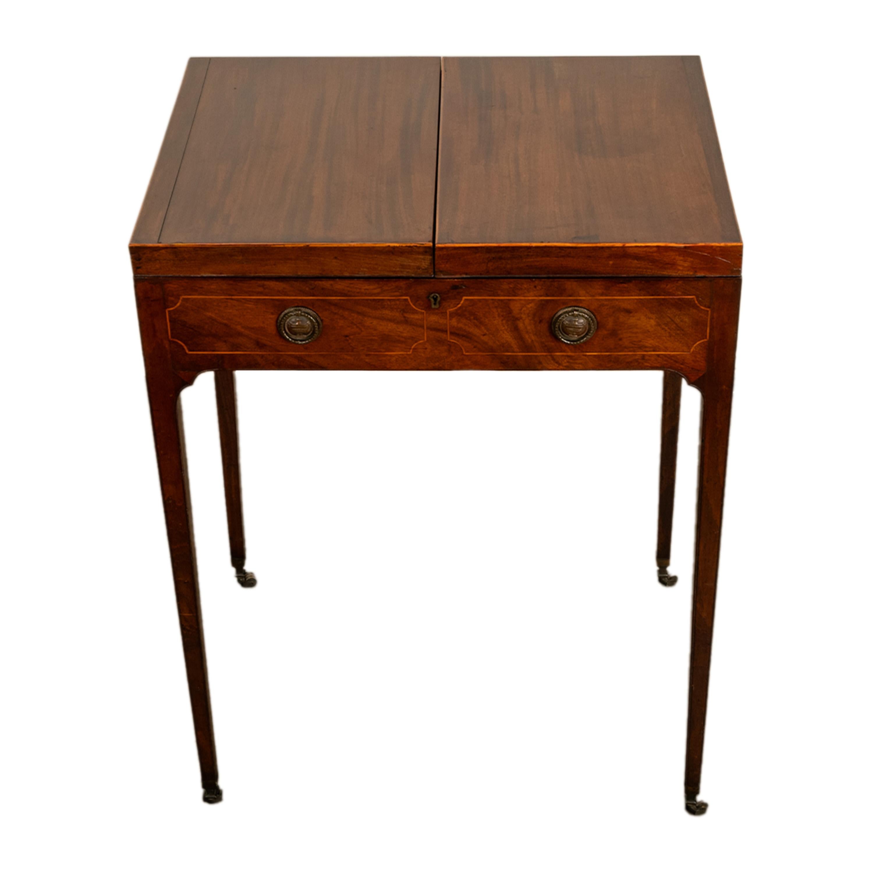 Antique Inlaid Mahogany Georgian Sheraton Folding Vanity Mirror Dressing Table In Good Condition In Portland, OR