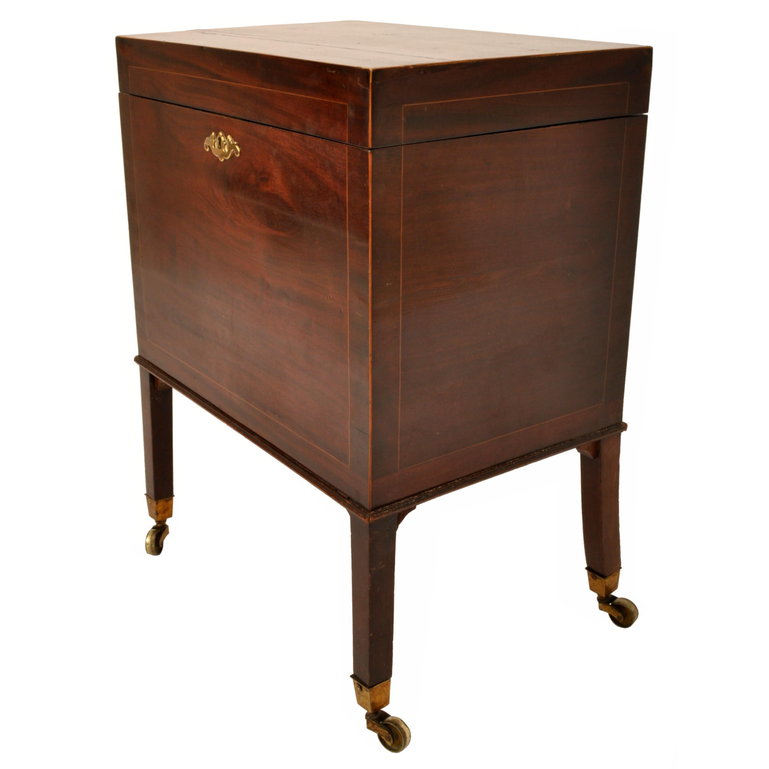 A good antique Georgian mahogany inlaid wine cellarette or cigar humidor, circa 1800.
The cabinet is made from the finest Cuban mahogany and has satinwood inlay on all sides including the hinged lid, the lid encloses a storage well with a sliding