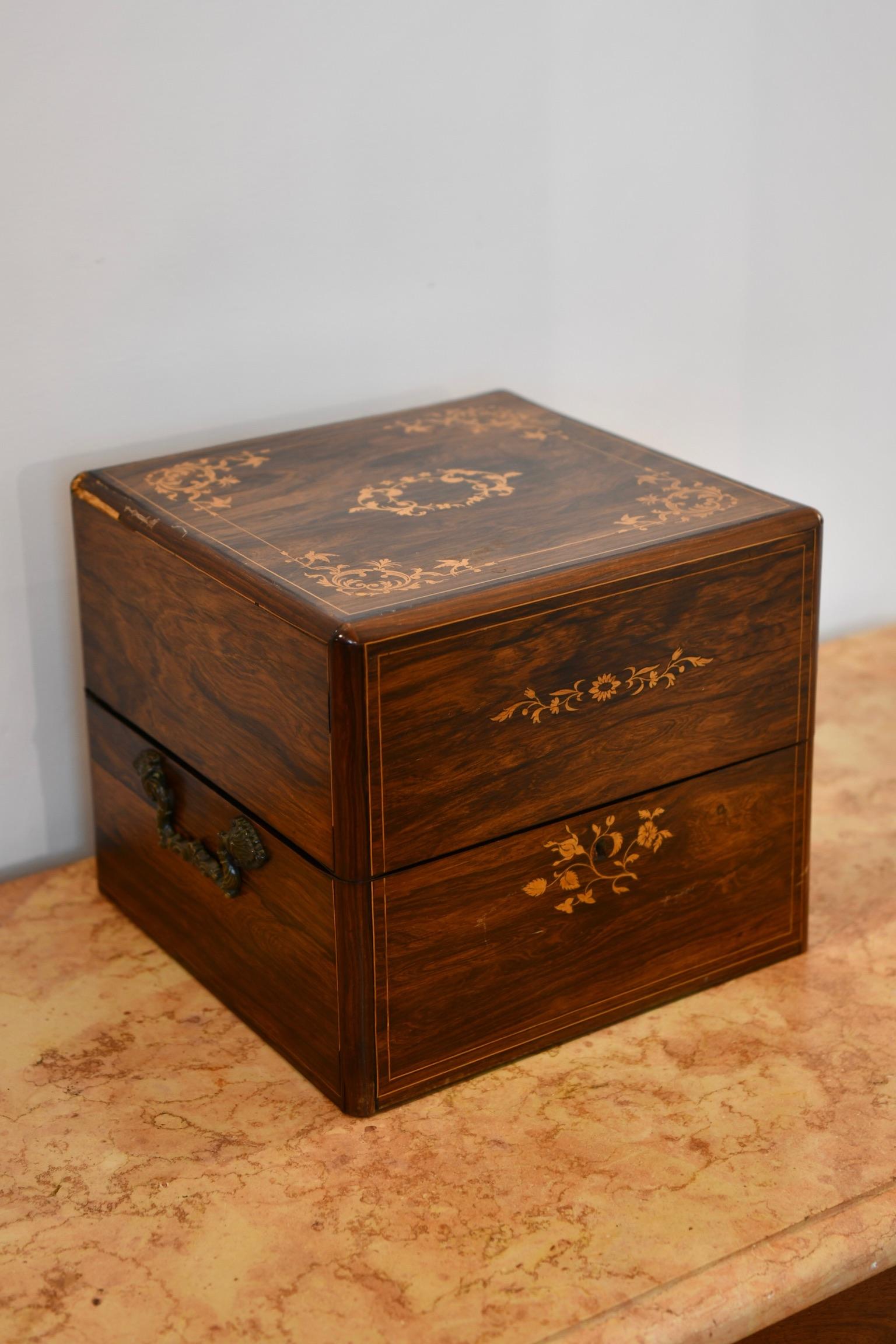 Antique Inlaid Rosewood Tantalus In Good Condition For Sale In Brooklyn, NY