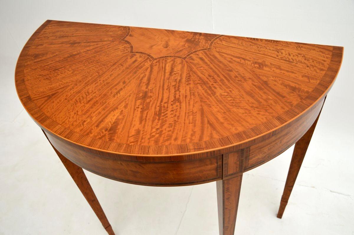 Tavolo consolle antico in legno satinato intarsiato in vendita 1