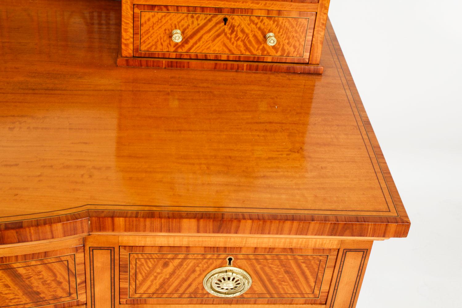 Table de toilette ancienne en bois de citronnier incrusté Maple & Co 19ème siècle en vente 5