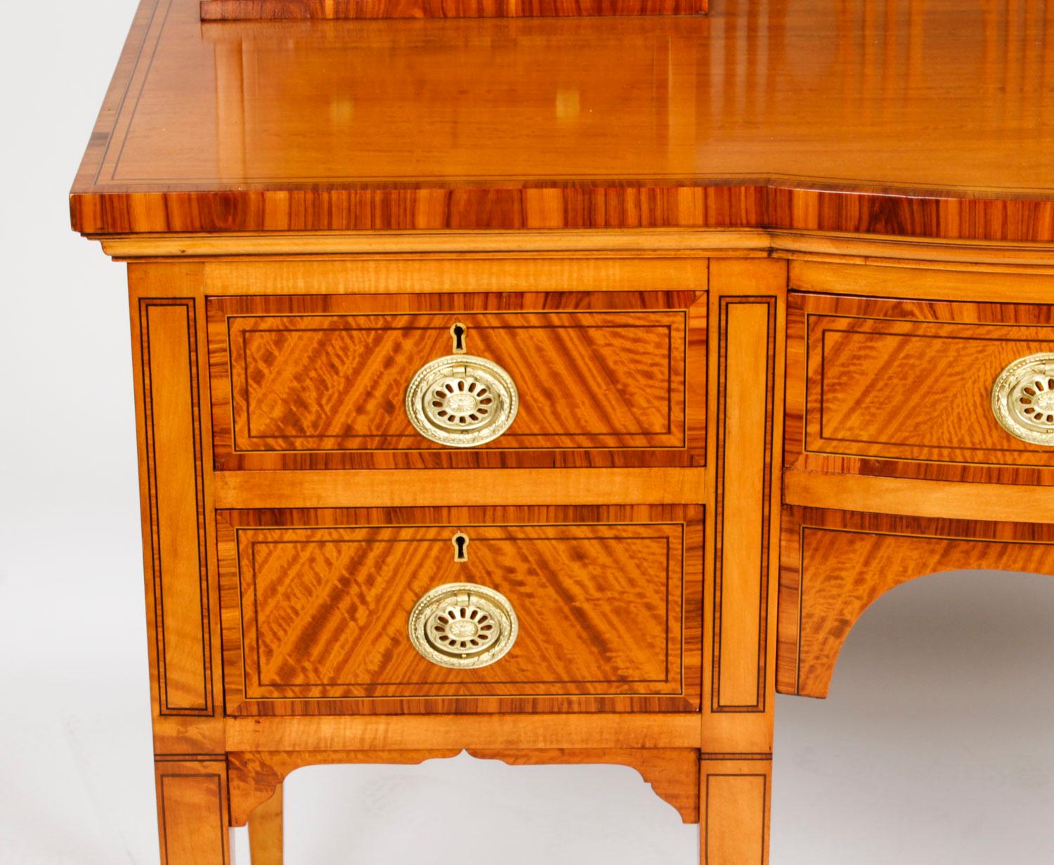 Table de toilette ancienne en bois de citronnier incrusté Maple & Co 19ème siècle en vente 8