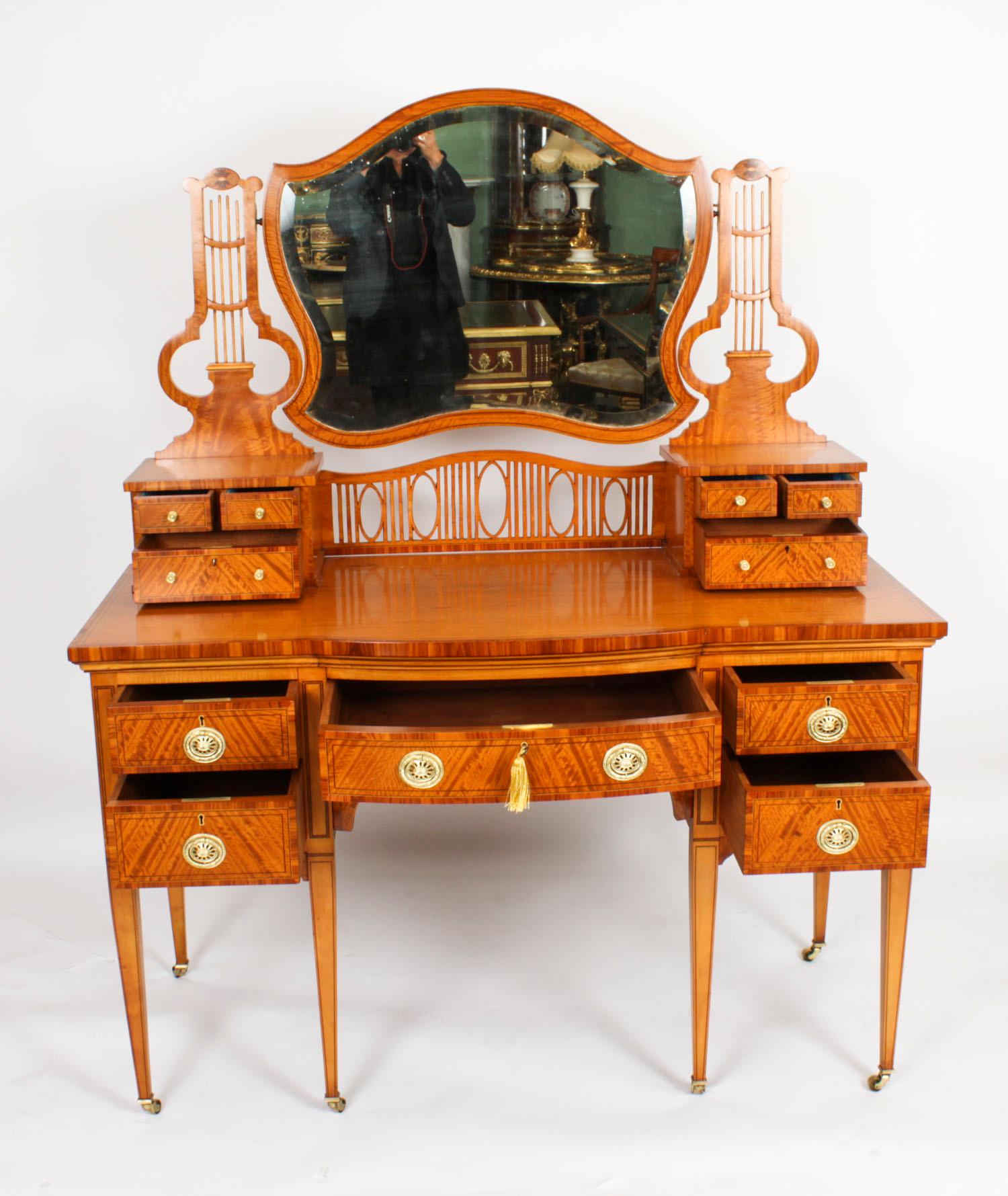 Table de toilette ancienne en bois de citronnier incrusté Maple & Co 19ème siècle en vente 9