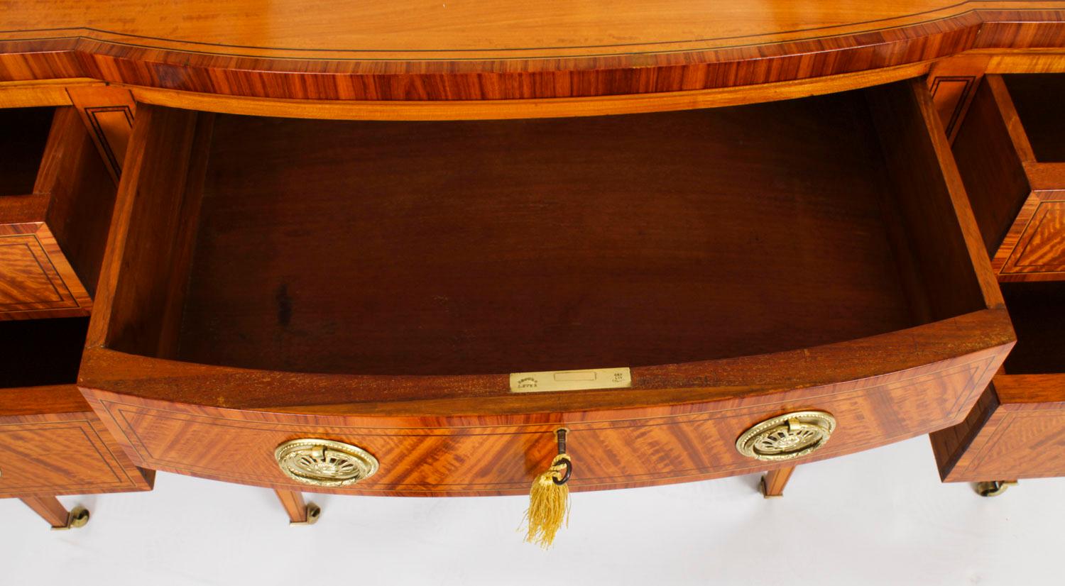 Table de toilette ancienne en bois de citronnier incrusté Maple & Co 19ème siècle en vente 10
