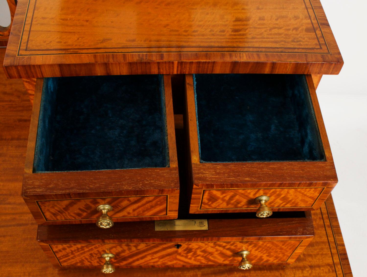 Table de toilette ancienne en bois de citronnier incrusté Maple & Co 19ème siècle en vente 12