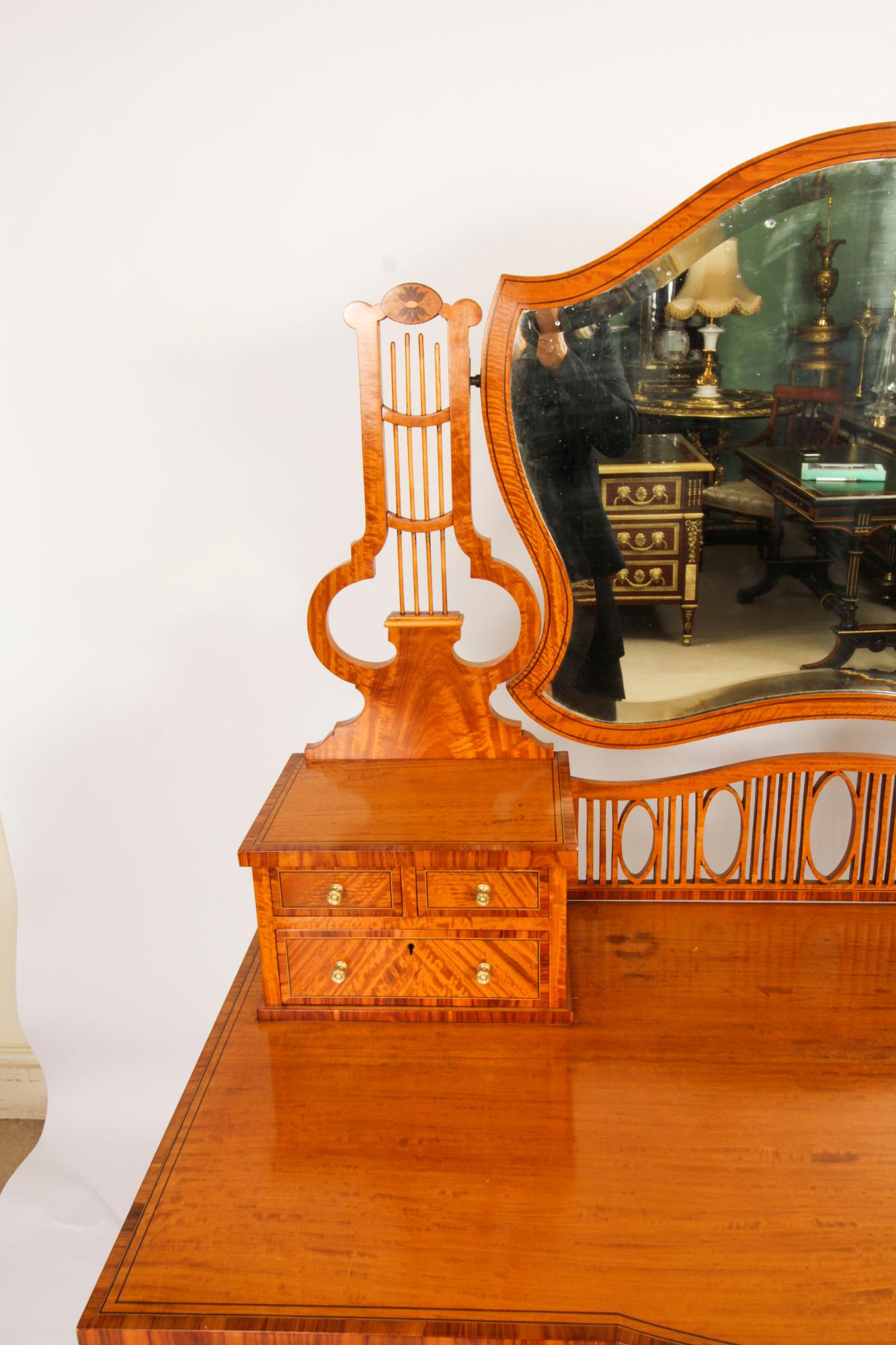 Citronnier Table de toilette ancienne en bois de citronnier incrusté Maple & Co 19ème siècle en vente
