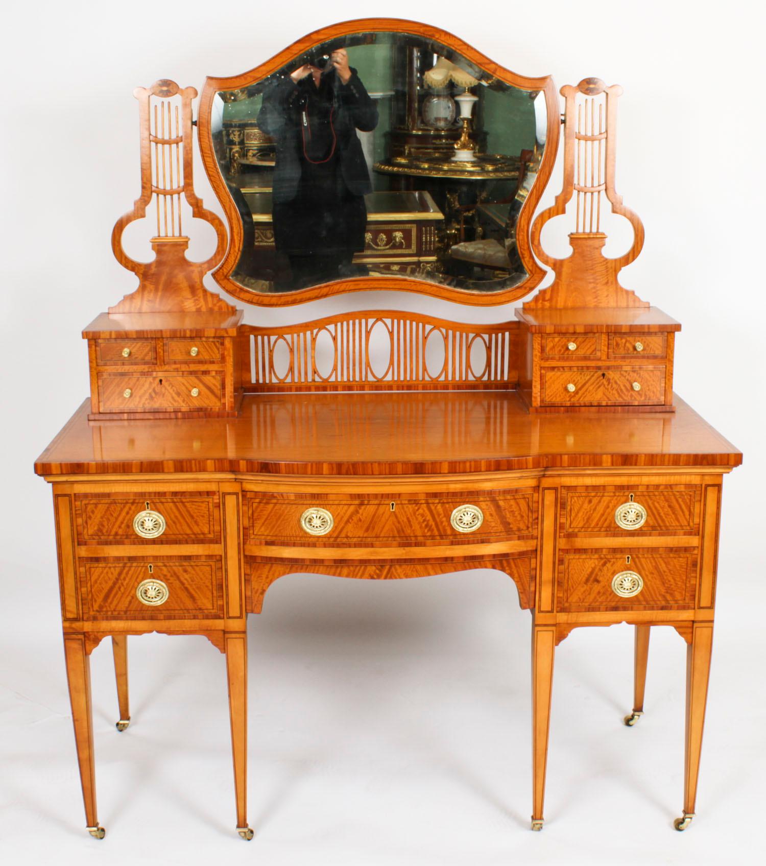 Table de toilette ancienne en bois de citronnier incrusté Maple & Co 19ème siècle en vente 2