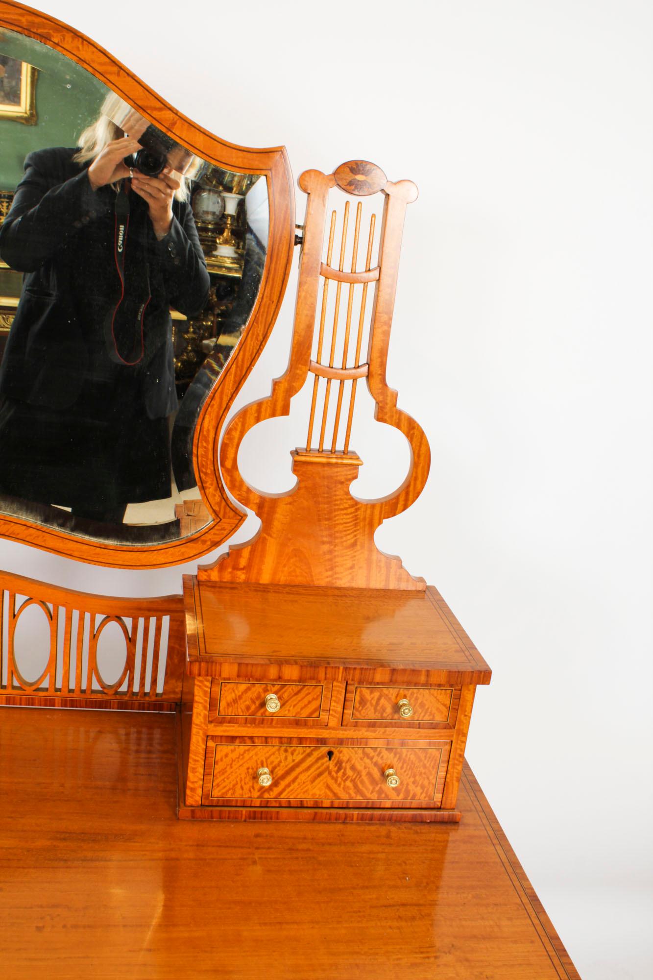 Table de toilette ancienne en bois de citronnier incrusté Maple & Co 19ème siècle en vente 4