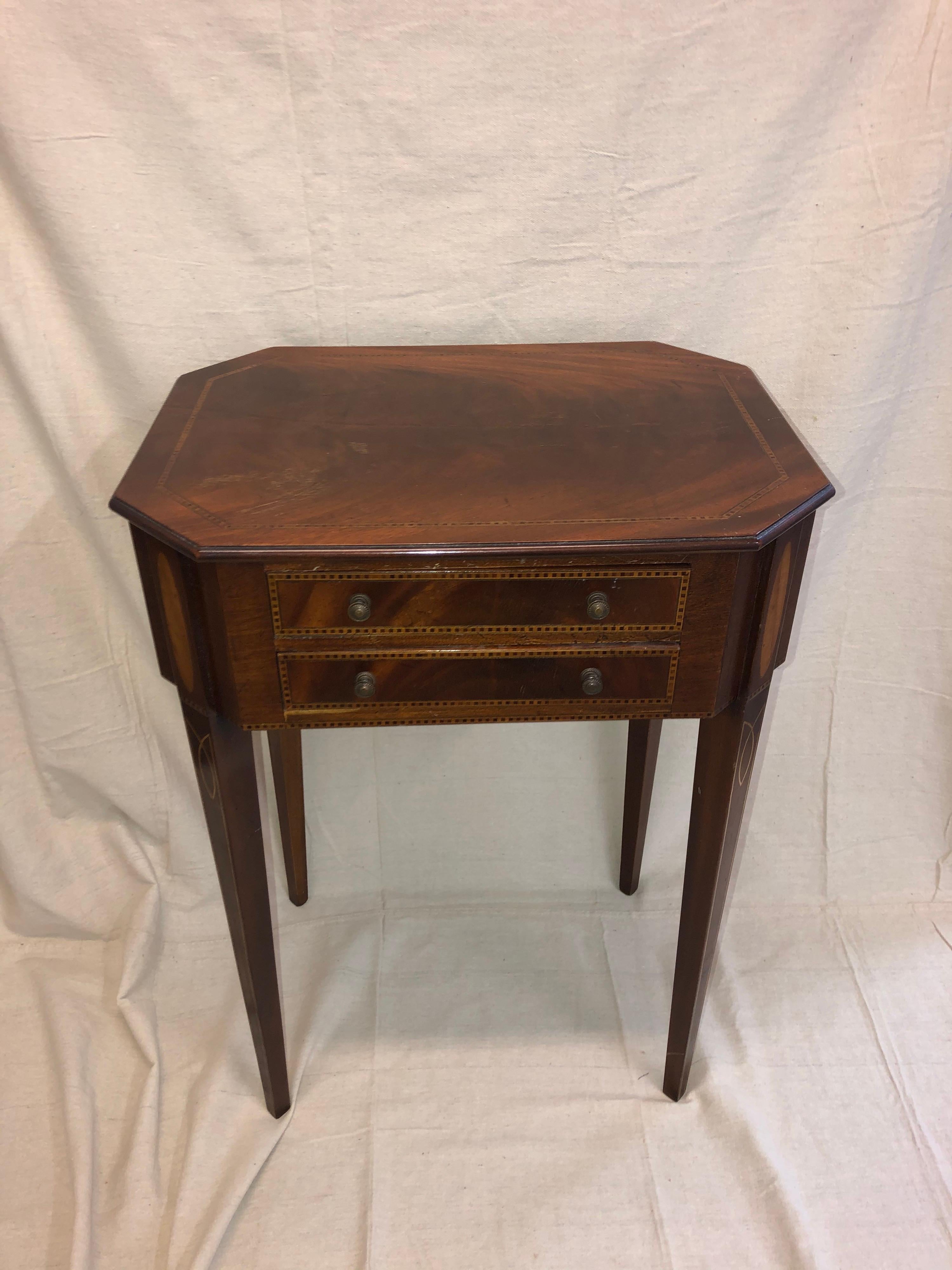 Sheraton end table or 
nightstands.
The tabletop have octagonal base containing two drawers supported on 
four square tapering satinwood inlaid legs.
Size: 29” H x 21” W x 16”.
   