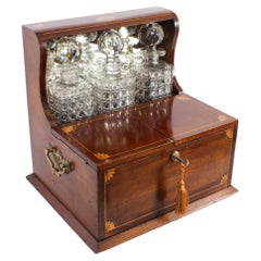 Ancienne carafe en cristal incrusté à trois tailles Tantale et Jeux 19ème siècle