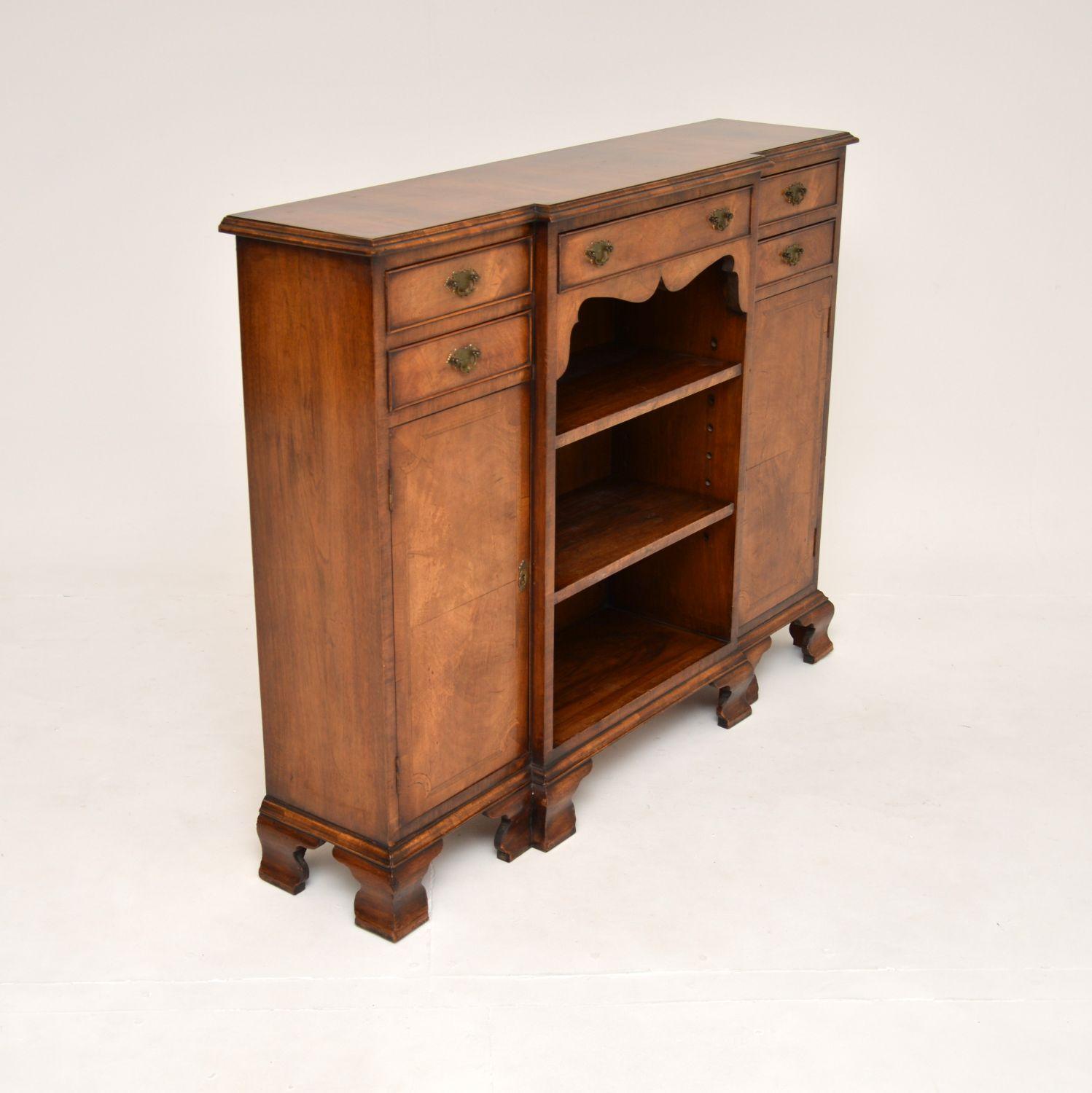 Antique Inlaid Walnut Breakfront Bookcase In Good Condition For Sale In London, GB