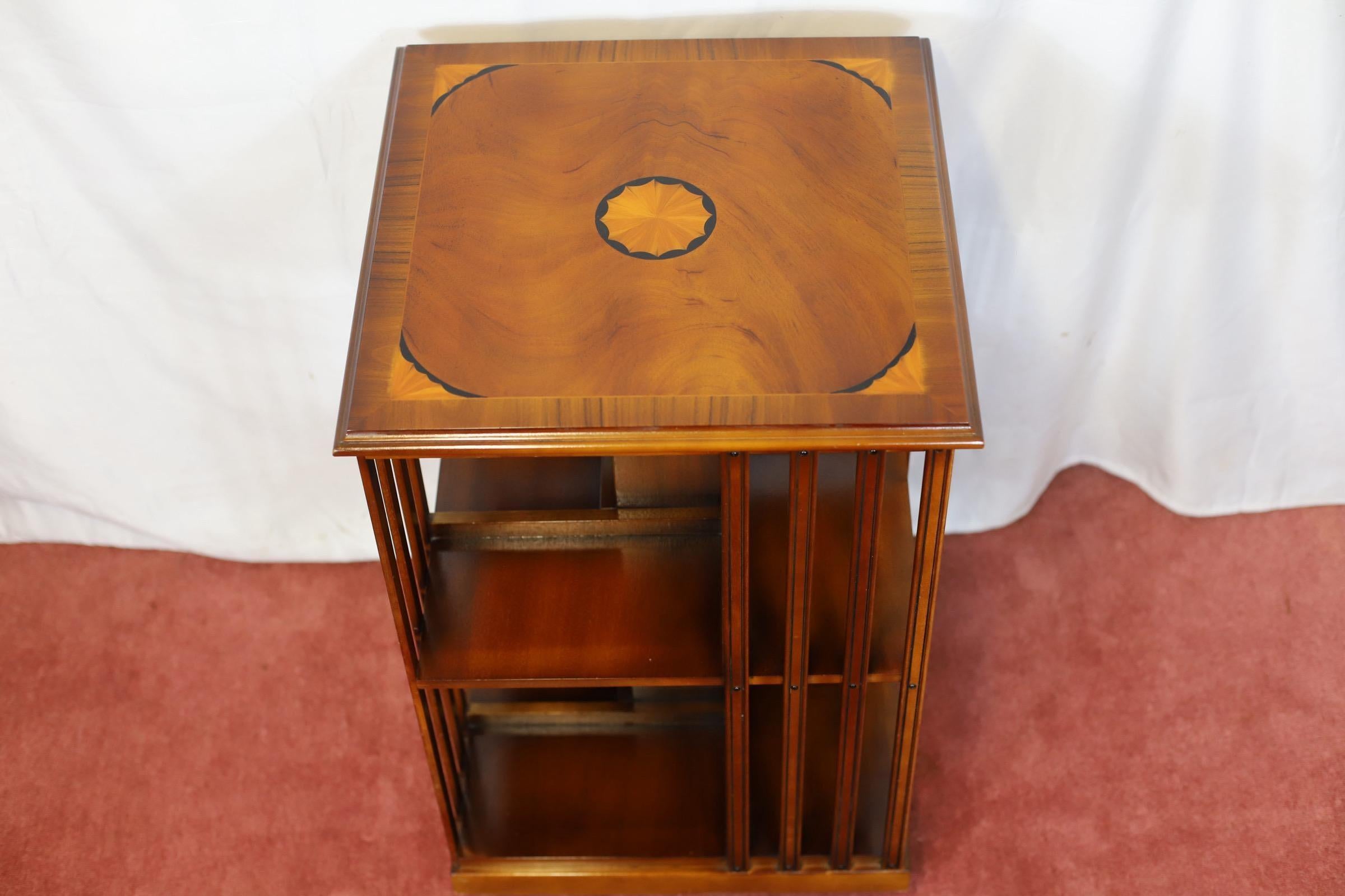 Noyer marqueté ancien  Bibliothèque tournante Bon état - En vente à Crawley, GB