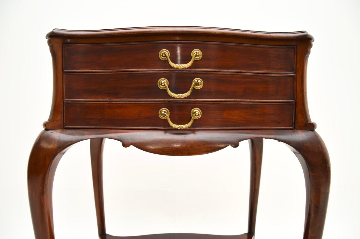 Table d'appoint ancienne en noyer marqueté par Waring and Gillows en vente 3