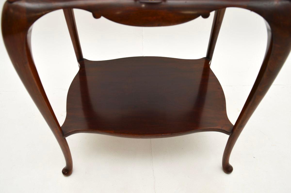 Table d'appoint ancienne en noyer marqueté par Waring and Gillows en vente 4