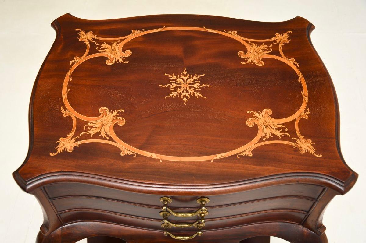 Table d'appoint ancienne en noyer marqueté par Waring and Gillows en vente 1