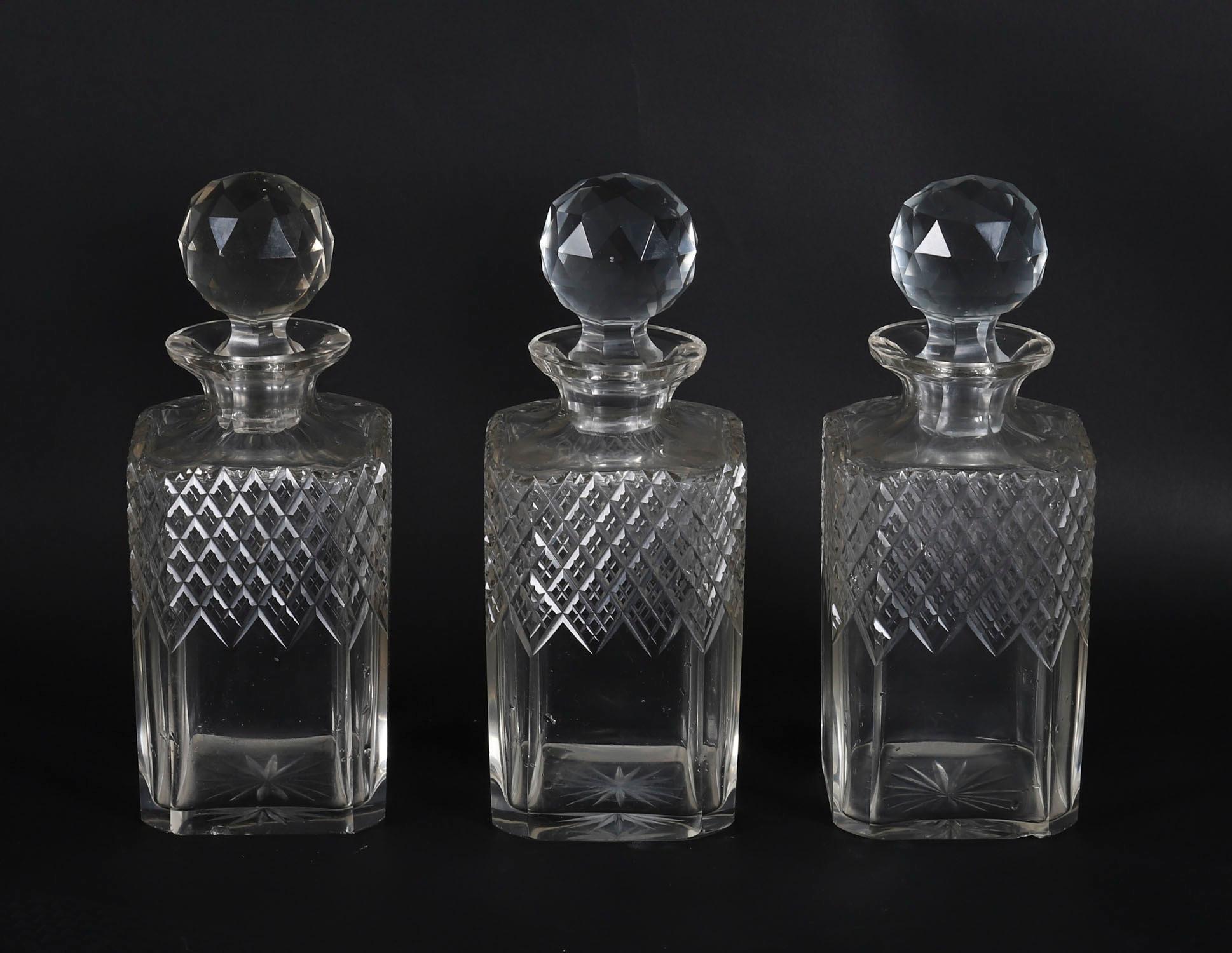 Decantador antiguo de incrustaciones de nogal y tres cristales tallados Tantalus C1870 Siglo XIX en venta 5