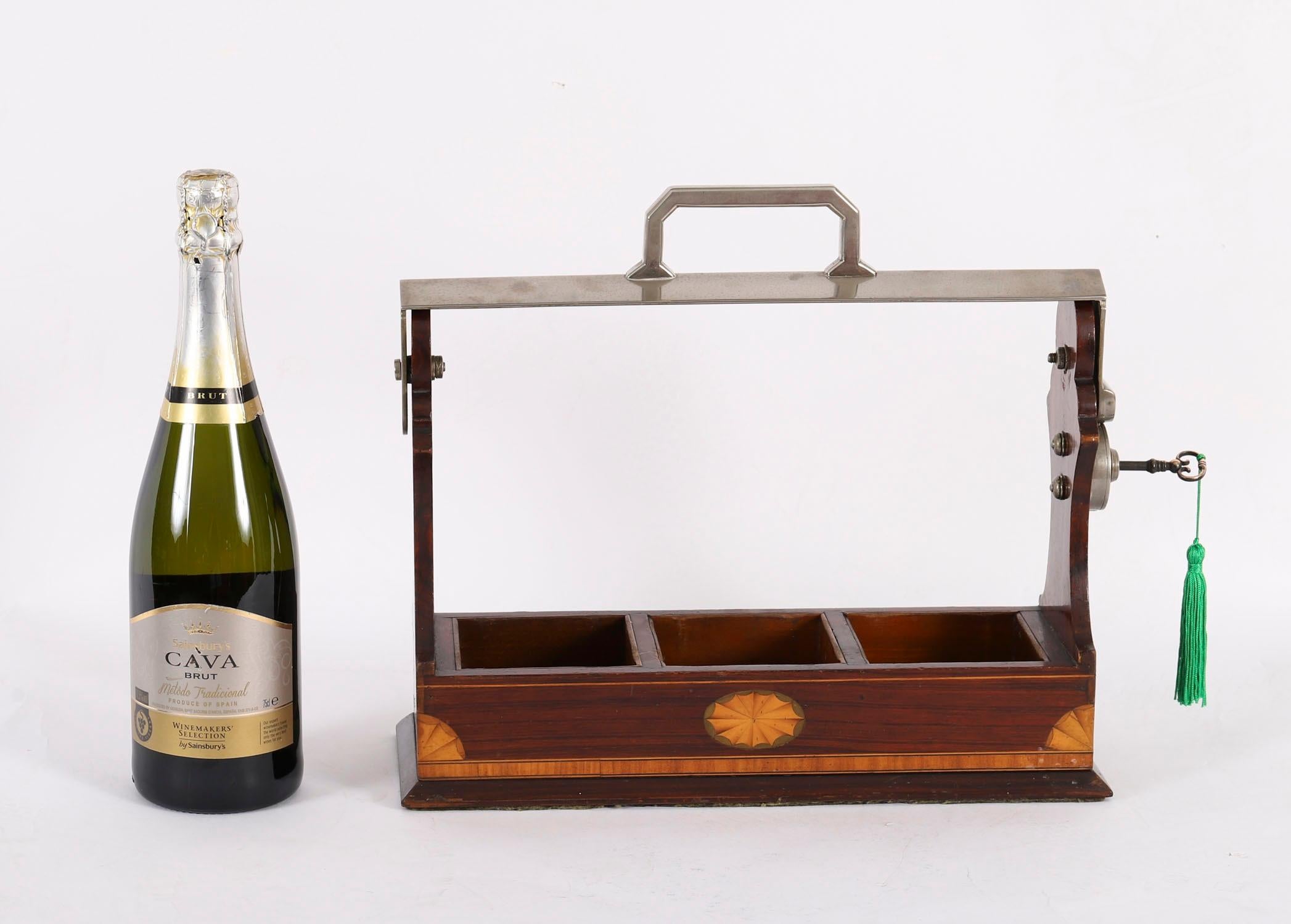 Decantador antiguo de incrustaciones de nogal y tres cristales tallados Tantalus C1870 Siglo XIX en venta 11