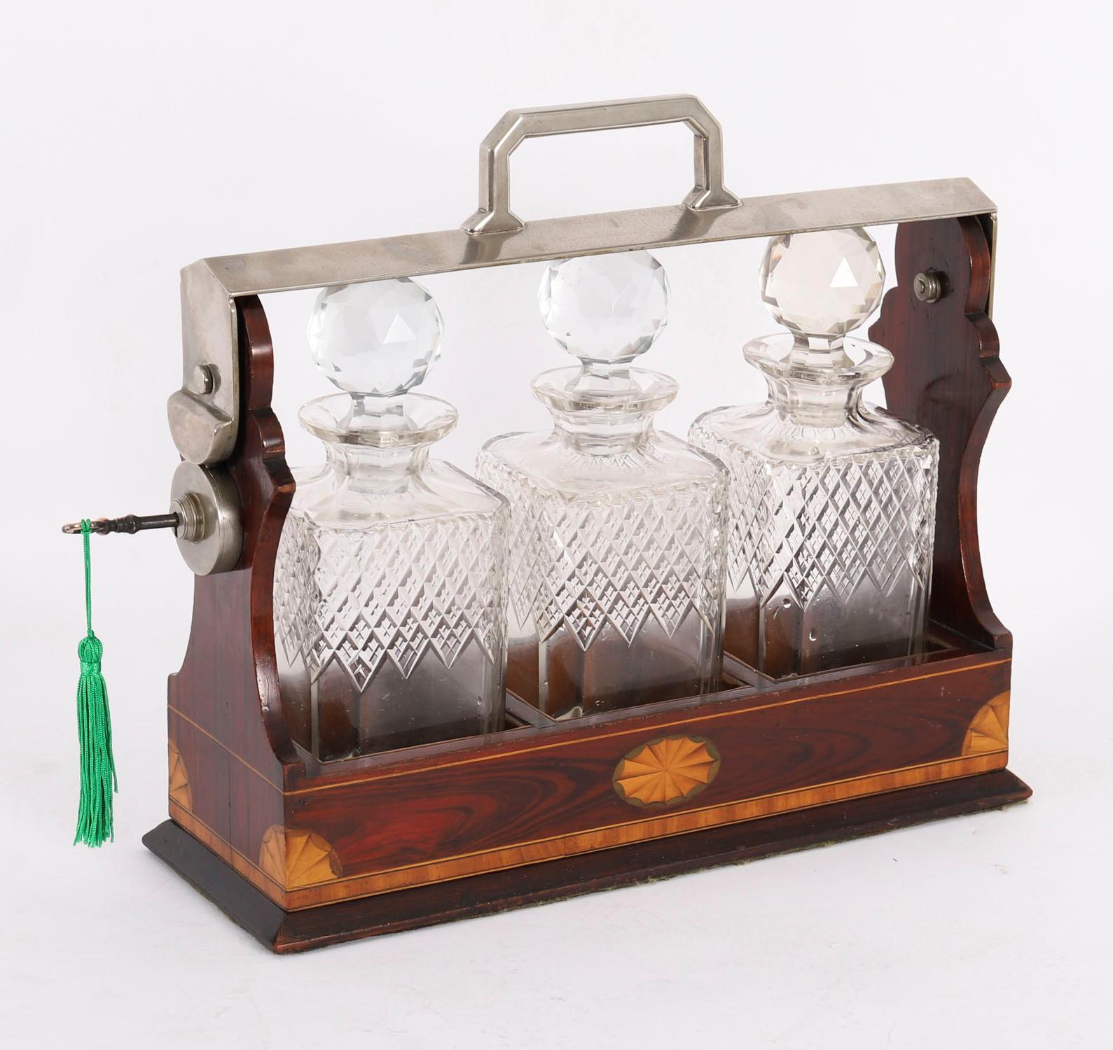 Decantador antiguo de incrustaciones de nogal y tres cristales tallados Tantalus C1870 Siglo XIX en venta 12