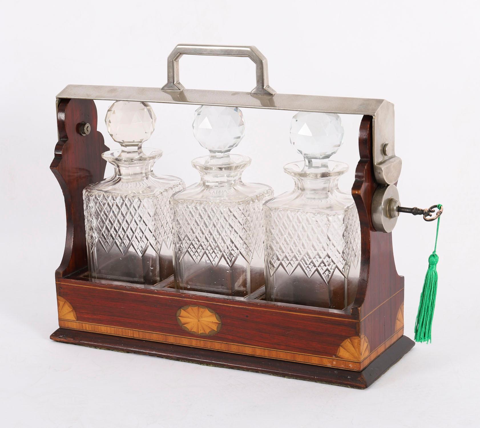 Decantador antiguo de incrustaciones de nogal y tres cristales tallados Tantalus C1870 Siglo XIX Victoriano en venta