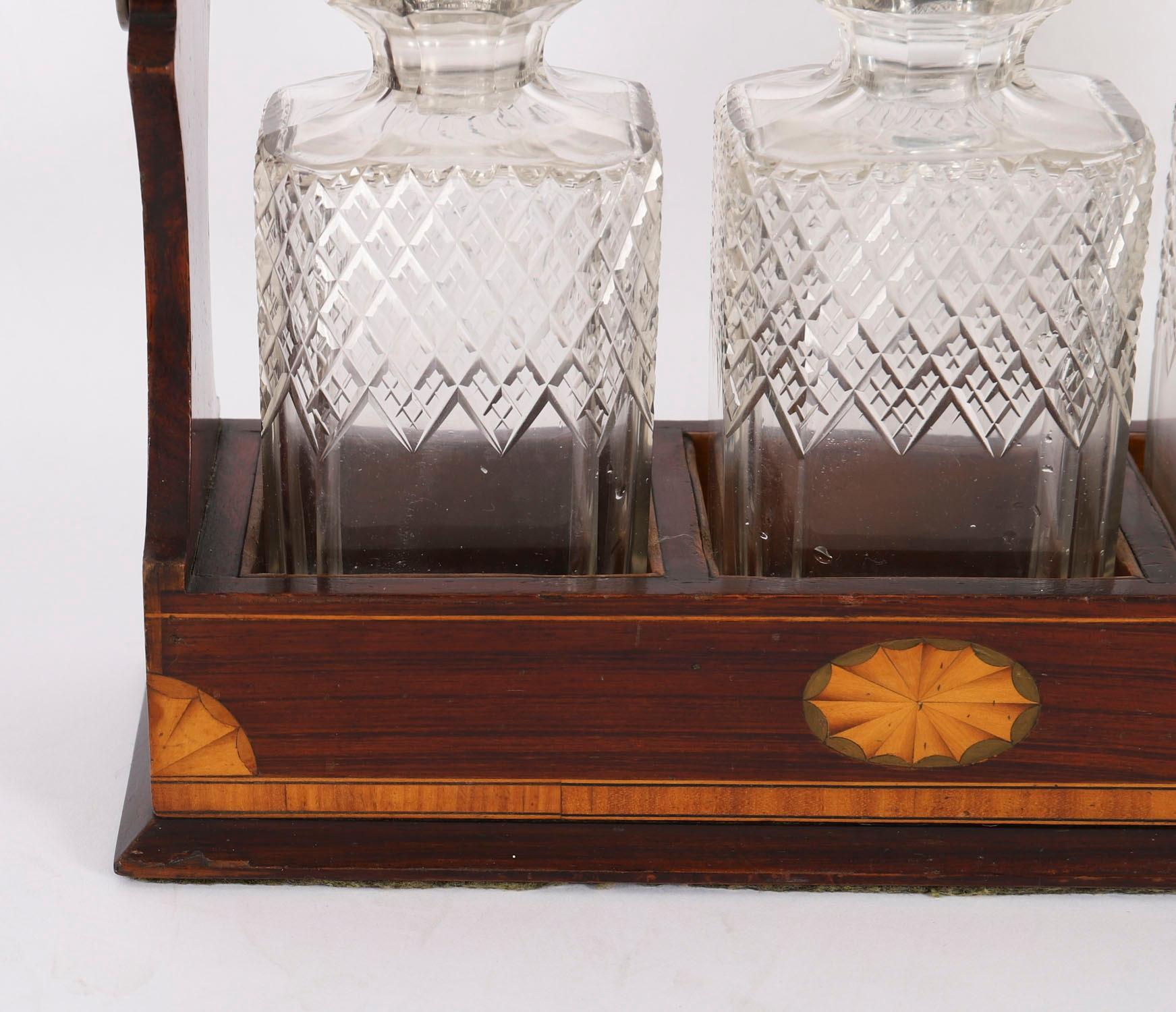 Decantador antiguo de incrustaciones de nogal y tres cristales tallados Tantalus C1870 Siglo XIX Nogal en venta
