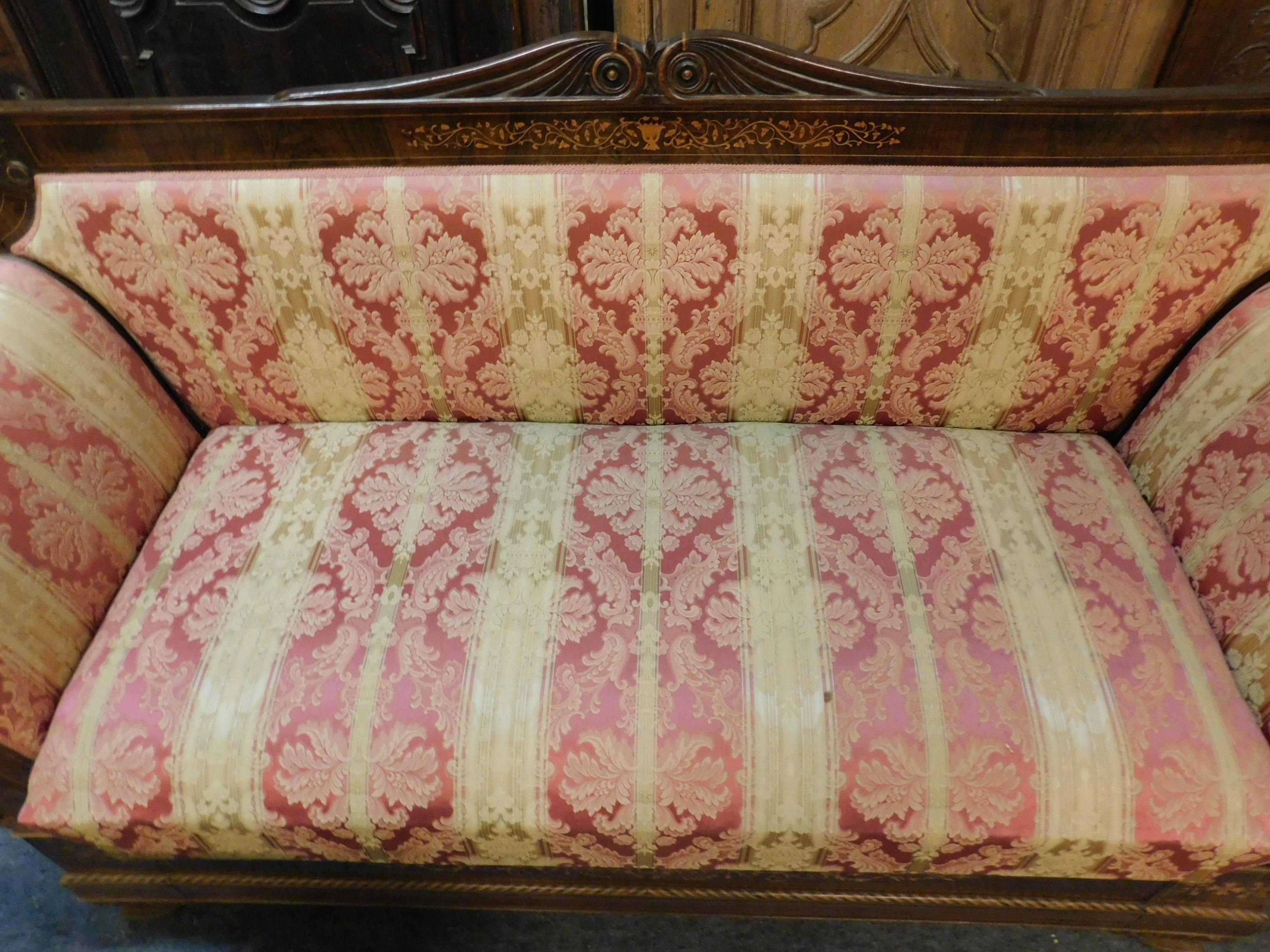 Antique Inlaid Wood Sofa and Yellow and Red Walnut Fabric, Carlo X, Italy im Zustand „Gut“ in Cuneo, Italy (CN)