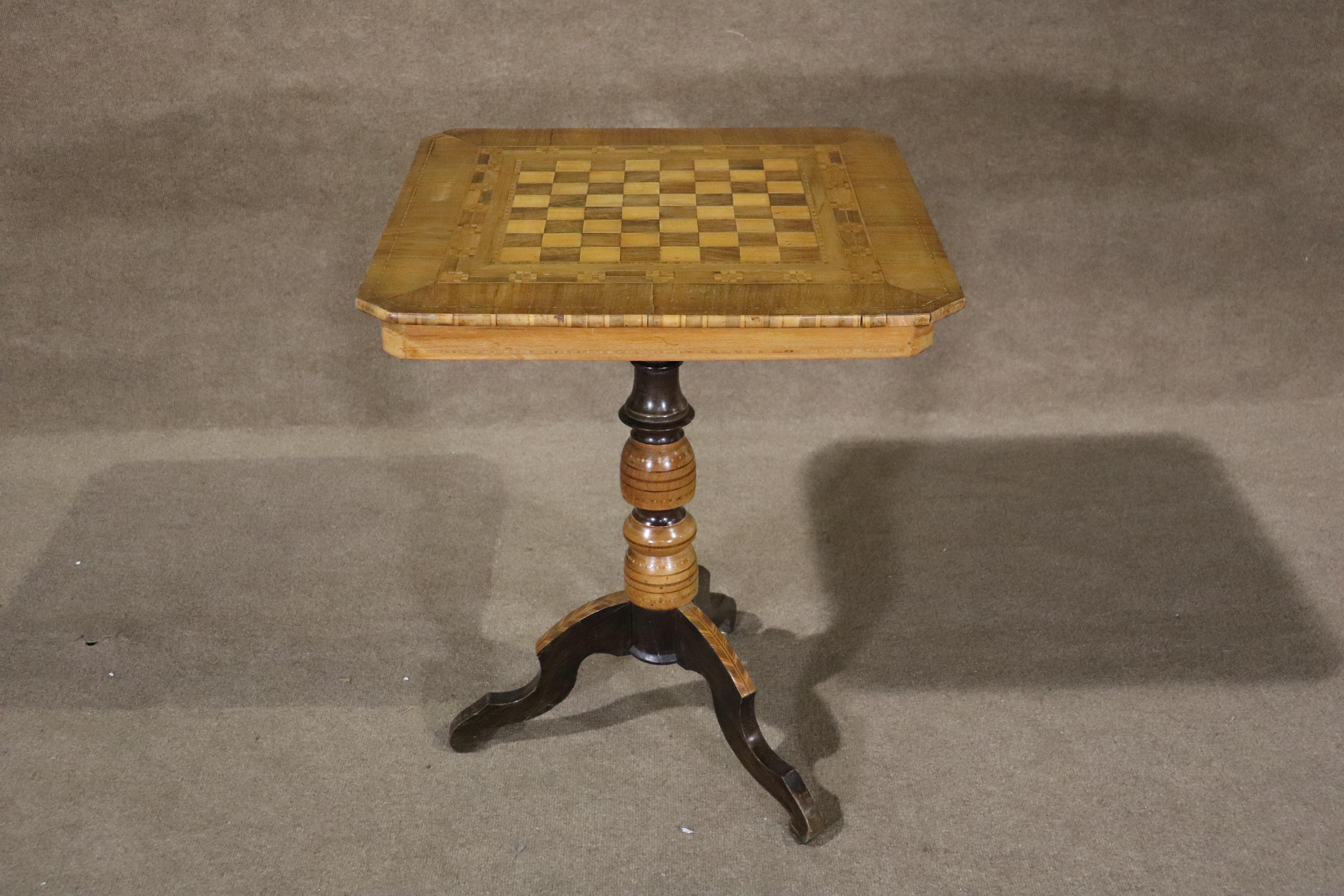 Small game table with inlay wood grain designs making up the chess board, trim and outer detailing. Makes a pretty side table or plant stand.
Please confirm location NY or NJ