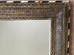 Miroir antique incrusté du Moyen-Orient