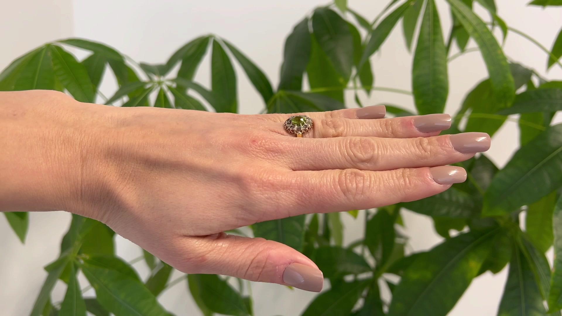 Antique Inspired 1.73 Carats Peridot Diamond 14 Karat Gold Cluster Ring In Good Condition For Sale In Beverly Hills, CA