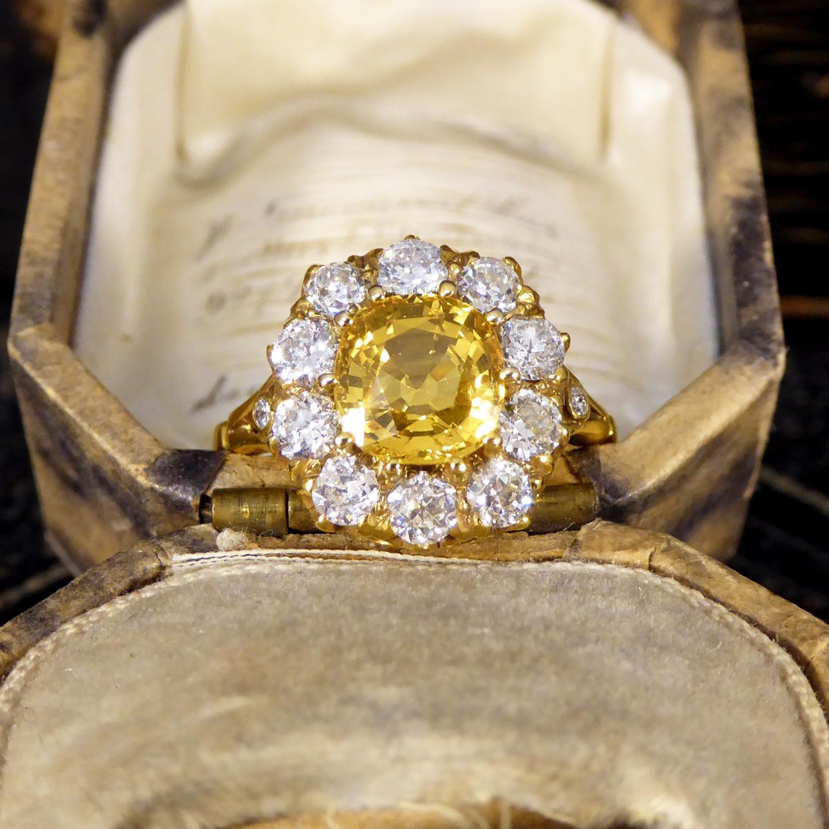 Antiker inspirierter Cluster-Ring mit 2,60 Karat gelbem Saphir und Diamant im Altschliff aus 18 Karat 4