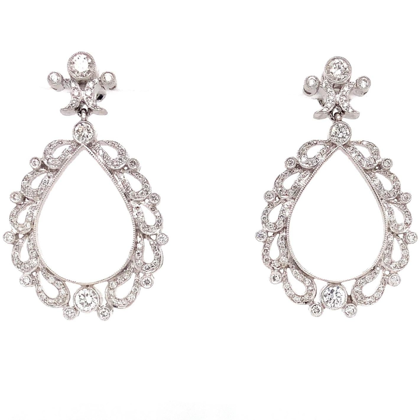 Antike inspirierte Kronleuchter Tropfen Pavé Diamant Ohrringe  1,99 ctw 18K im Zustand „Neu“ im Angebot in Los Gatos, CA