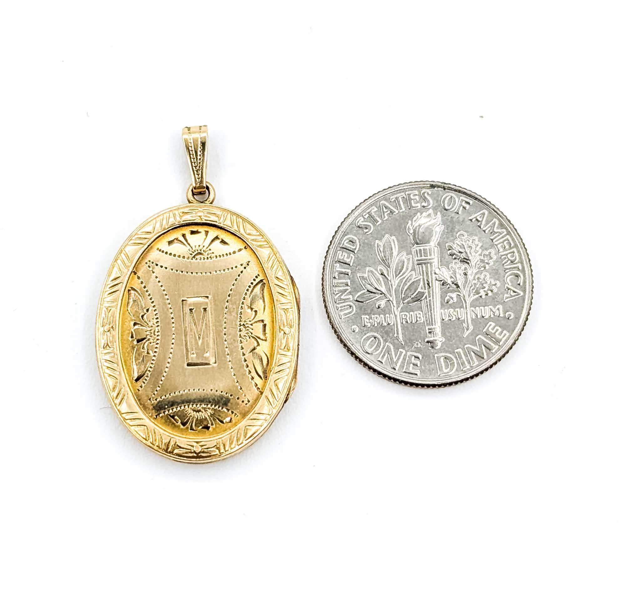 Médaillon en or jaune 10k avec monogramme gravé, d'inspiration ancienne en vente 3