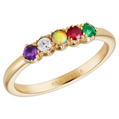 Antiker inspirierter akronischer „Adore“-Ring aus Gelbgold mit mehreren Edelsteinen