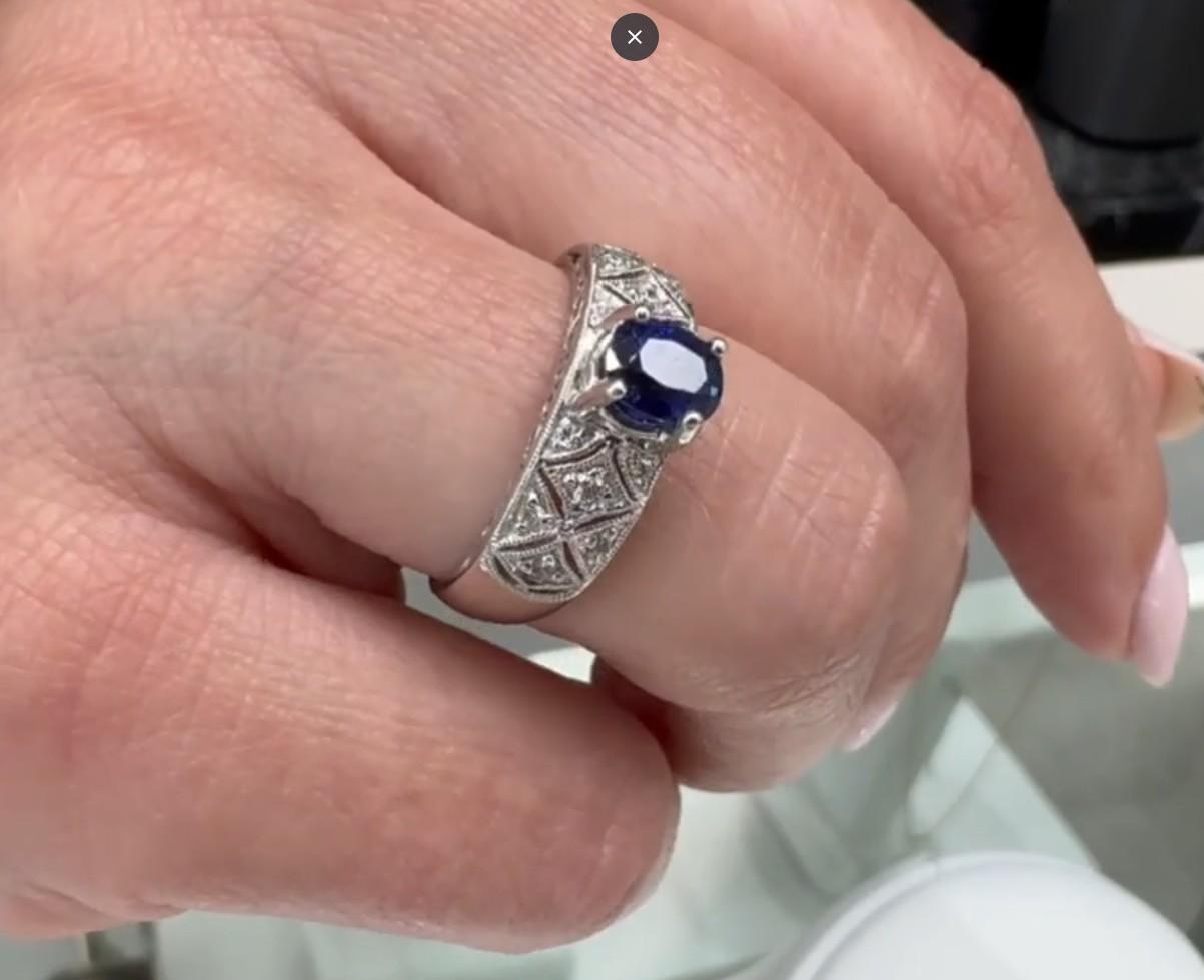 Antique Inspired Platinum Ring with 0.97 Carat Oval Sapphire & Round Diamonds For Sale 2