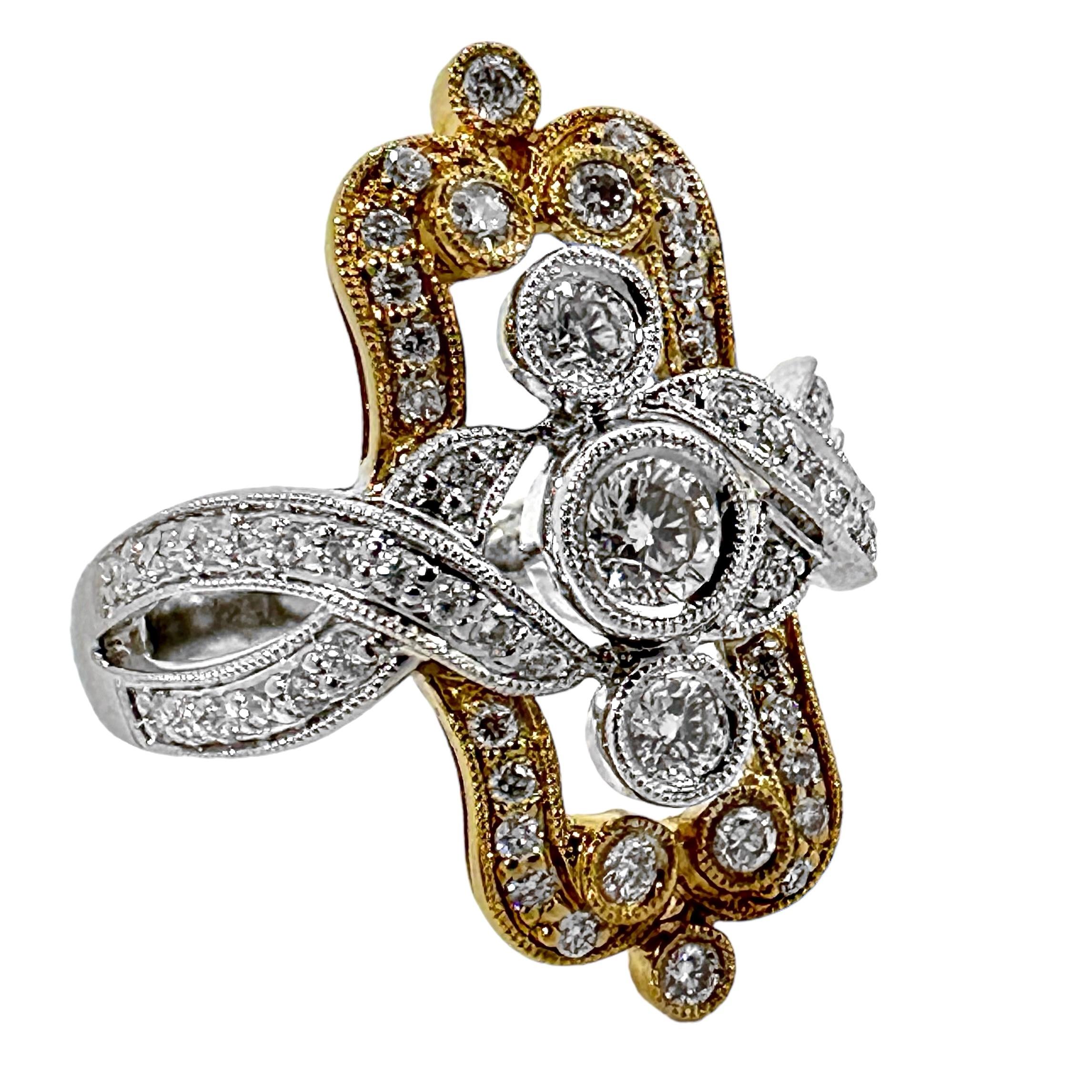Taille ronde Bague d'inspiration ancienne en or jaune et blanc 18 carats avec diamants en vente