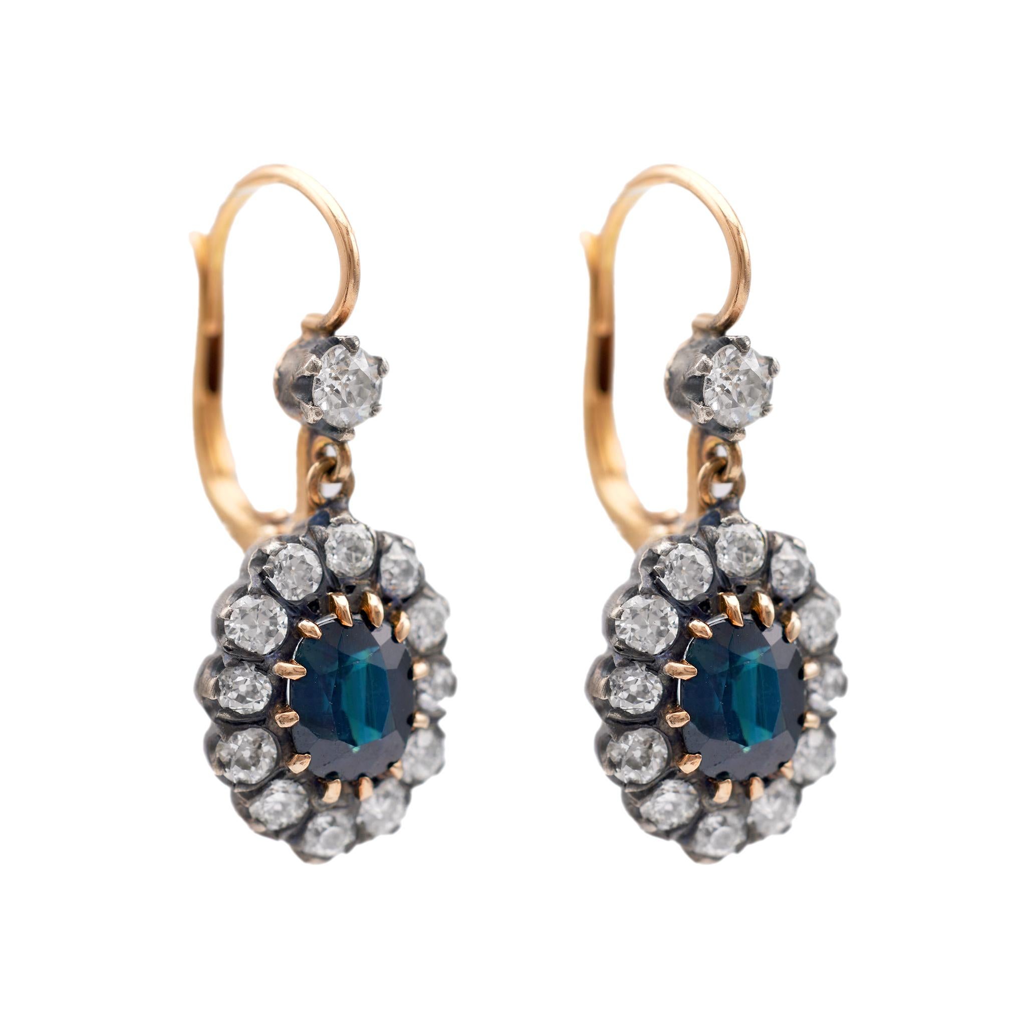 Antique Inspired Sapphire Diamond 18k Yellow Gold Silver Cluster Drop Earrings In Excellent Condition For Sale In Beverly Hills, CA