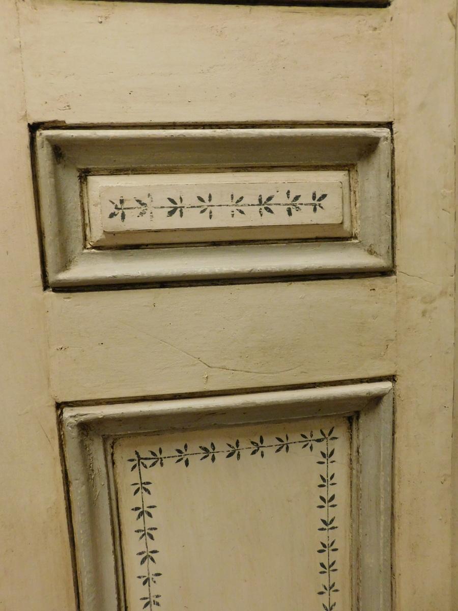 Ancienne porte d'intérieur laquée à deux battants, avec sculpture et molure profondes, de Florence, peinte et finie au dos également, dimensions cm L 115 x H 235 x D 5.