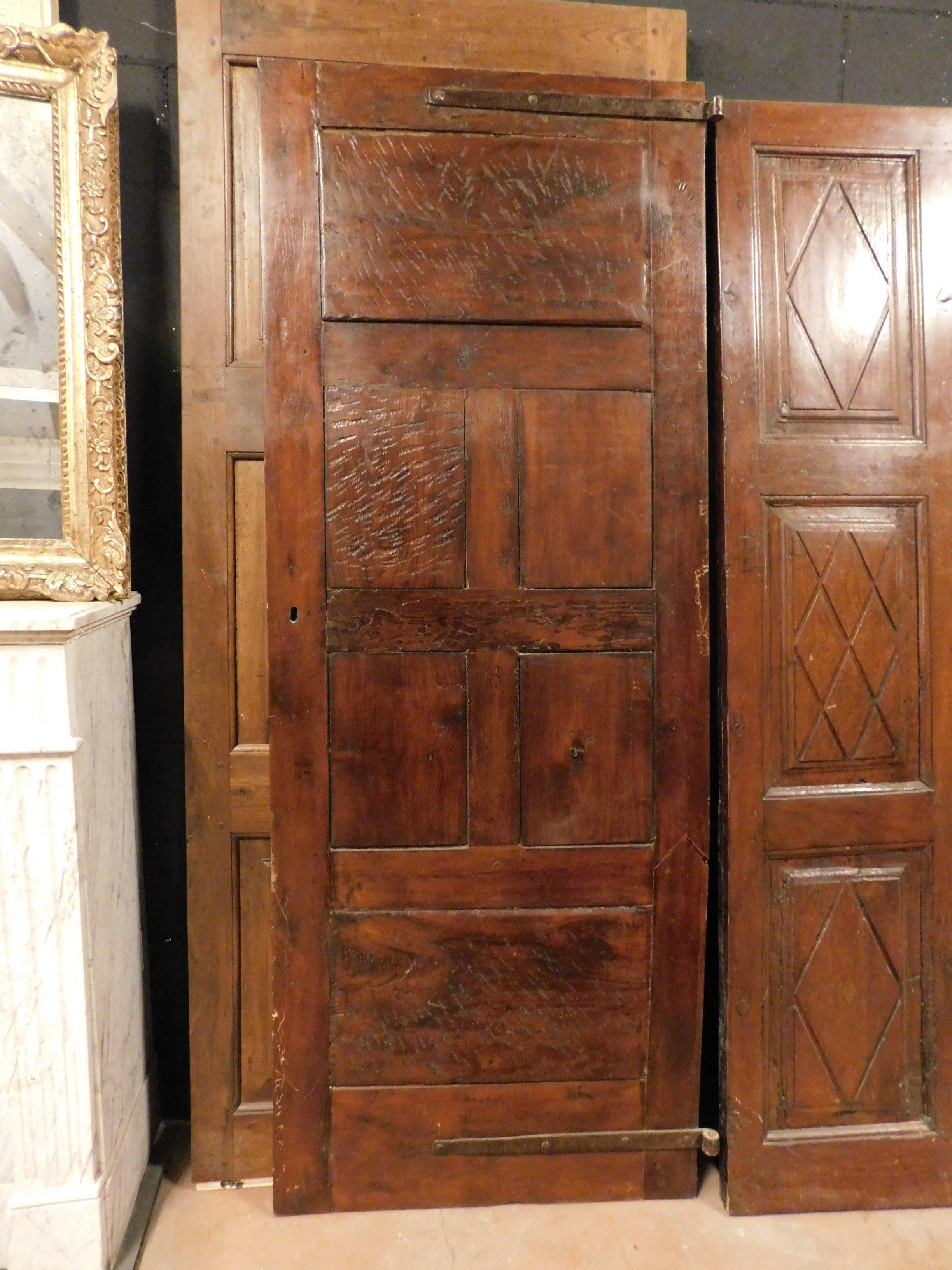 Antique Internal Door in Walnut with Six Hand-Carved Panels, 18th Century Italy For Sale 1
