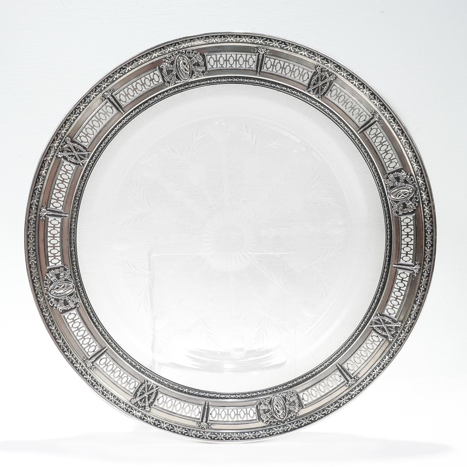 Antiguo plato de cristal tallado montado en International Sterling Silver Neoclásico en venta