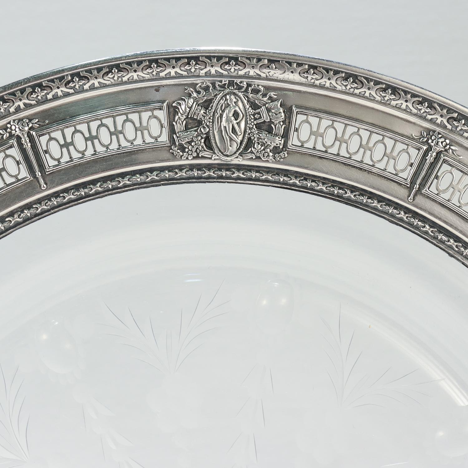 Antiguo plato de cristal tallado montado en International Sterling Silver Estadounidense en venta