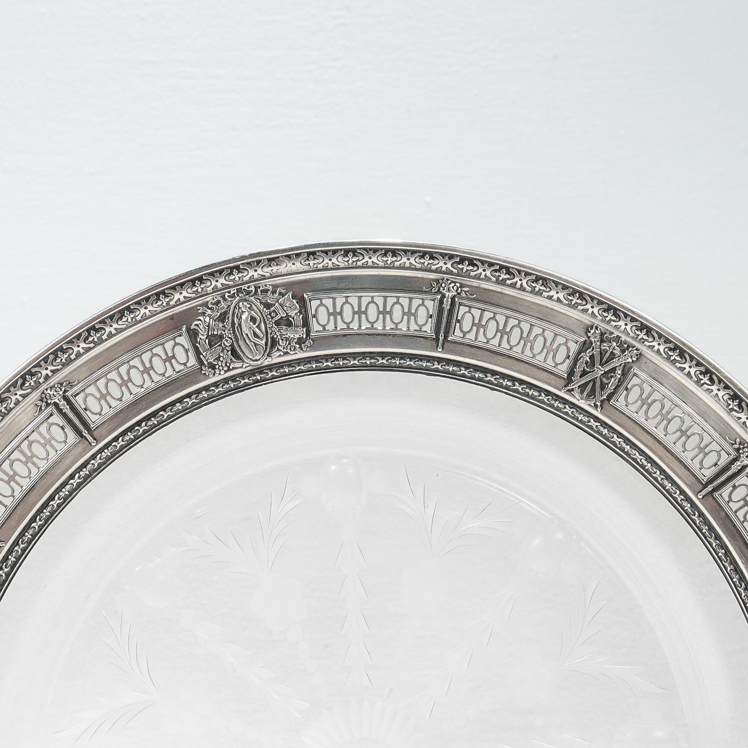 Antiguo plato de cristal tallado montado en International Sterling Silver siglo XX en venta